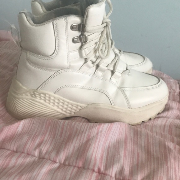 White boots - Picture 1 of 1